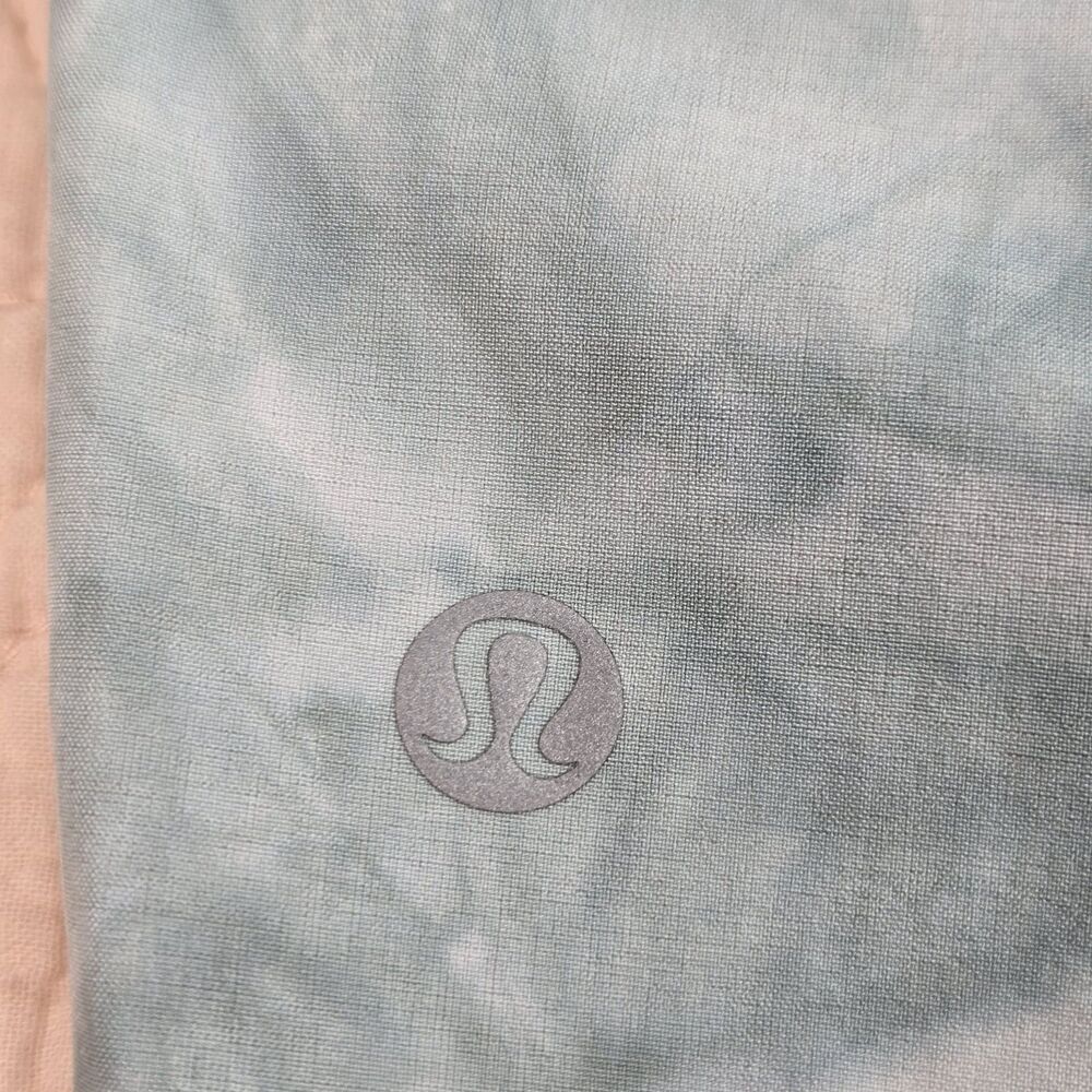 Lululemon Tracker Short V 4” Size 6 Diamond Dye White Wash Marsh Green Swift - Picture 6 of 9